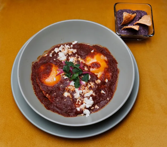 Desayuno mexicano en Flat White Condesa